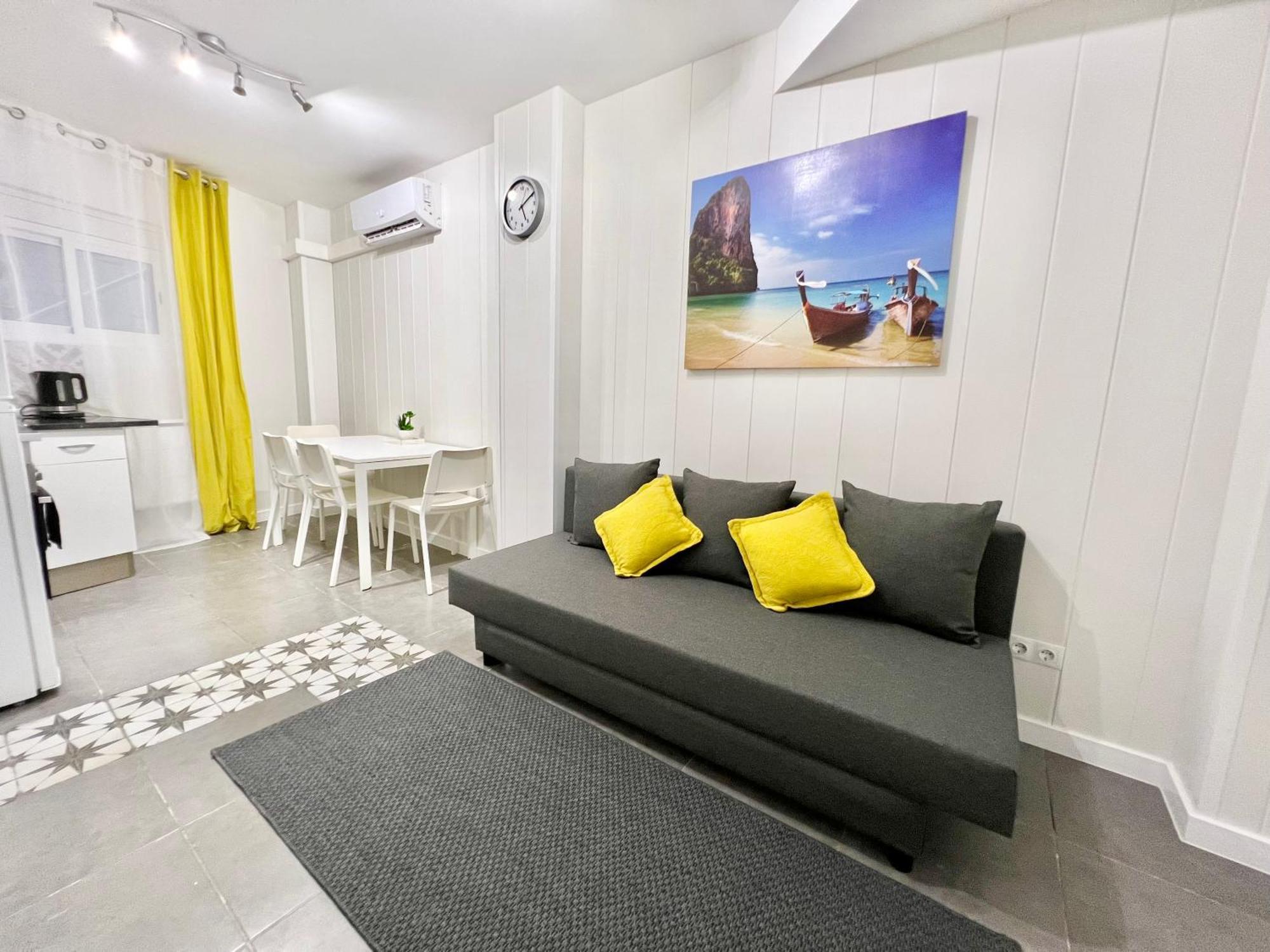 Santa Coloma de Gramanet Cozy Suite Apartment, Wifi! מראה חיצוני תמונה